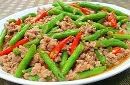ถั่วฝักยาว ผัดหมูสับราดข้าว