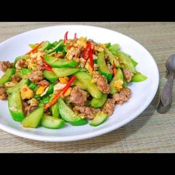 ข้าว แตงกวาผัดหมูสับ