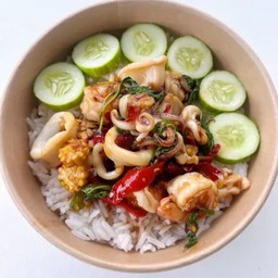 ข้าวกะเพรารวมกุ้งปลาหมึก..ไข่ดาว