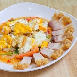 หมูกรอบไข่ดาวแซ่บ
