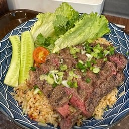 ข้าวคั่วพริกกระเทียมเนื้อออสย่าง