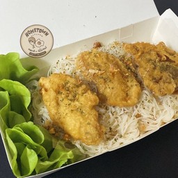 เส้นหมี่ไก่ทอดชิคไบท์ (สะโพกไก่ไร้กระดูก)