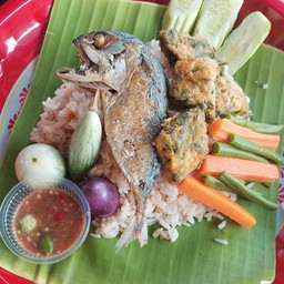 กะเพราถาดแซ่บซี๊ด( หน้า DIY วิเศษชัยชาญ)