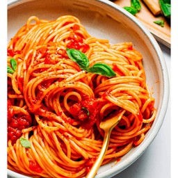 พาสต้าซอสมะเขือเทศรสเผ็ด