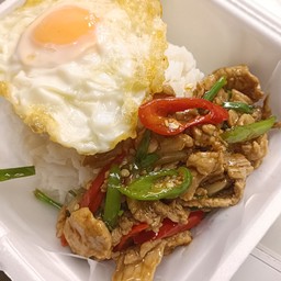 ข้าวเนื้อสัตว์ผัดพริกสด