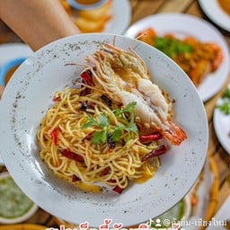 สปาเกตตี้ผัดพริกแห้งกับกุ้งแม่น้ำ