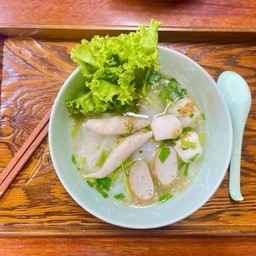 ก๋วยเตี๋ยวน้ำลูกชิ้นปลา
