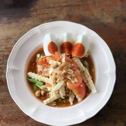 ตำยอดมะพร้าวไข่เค็ม