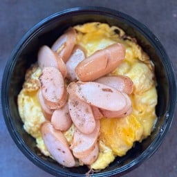 ข้าวไข่ข้นไส้กรอกไก่