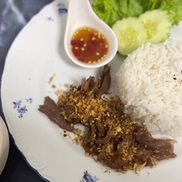 ข้าวเนื้อทอดกระเทียม