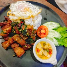 ข้าวกะเพราหมูกรอบ