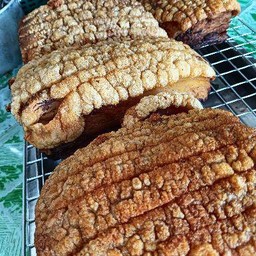 ข้าวผัดกระเพราหมูกรอบ+ไข่ดาวแฝด(กล่องพิเศษ)