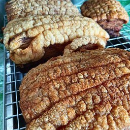 ยำหมูกรอบน้ำปลาร้า