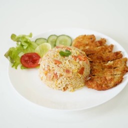 ข้าวผัดเบคอนไก่กรอบ