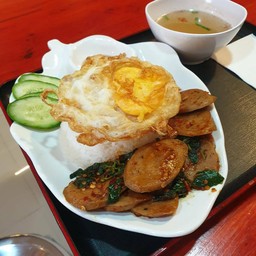 ข้าวกะเพราหมูยอ