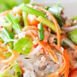 ยำวุ้นเส้นหมูสับ