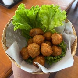 D6 ลูกชิ้นกุ้งทอด