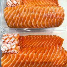 โปรโมชั่น แซลมอนซาชิมิเกรดพรีเมี่ยม 1 kg แถมฟรี! บราวน์ดอง และสาหร่ายกล่อง