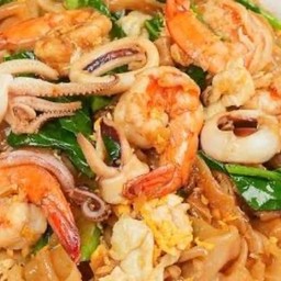 ผัดซีอิ๊วทะเลรวมมิตร