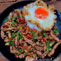 ข้าวกะเพราเนื้อ FLANK 200กรัม ไข่ดาว