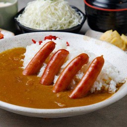 ชุดข้าวแกงกะหรี่ไส้กรอก