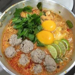 มาม่าน้ำข้น หมูสับ ไข่ลวก