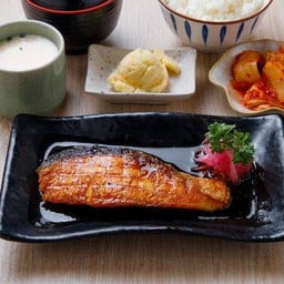 ชุดแซลมอนย่าง