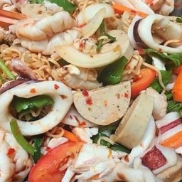 ยำมาม่ารวมมิตรทะเล