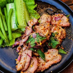 หมูน้ำตก