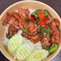 ข้าวกะเพราเบคอน
