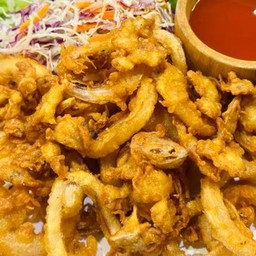 ปลาหมึกสดๆทอดกระเทียม ซอสพริกศรีราชา