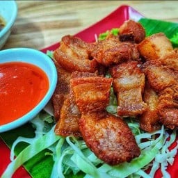 สามชั้นทอดน้ำปลา