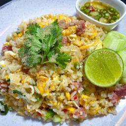 ข้าวผัดแหนม