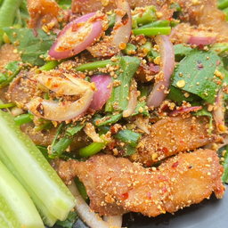 สามชั้นคลุกฝุ่น