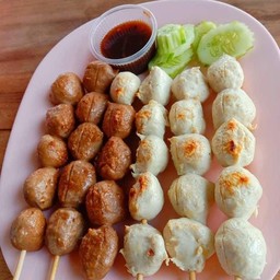 ลูกชิ้นเนื้อปิ้ง