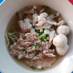 ก๋วยเตี๋ยวไก่มะระ & อีสาน 65(ซอยธนากร)