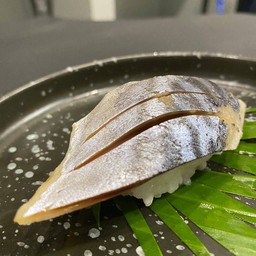 ซูชิหน้าปลาซาบะดอง (Pickled Saba Sushi)