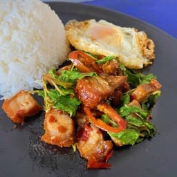 อาหารตามสั่ง by คุณองุ่น  ข้าง7-11 บ้านผือ