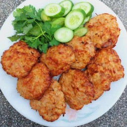 ไก่ก้อน ทอดกระเทียม ( 5 ชิ้น )