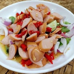 ยำใส้กรอก(แบบปลาร้า,แบบไม่ปลาร้า)