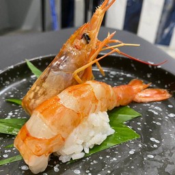 ซูชิหน้ากุ้งจัมโบ้ (Jumbo Shrimp Sushi)