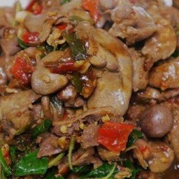 เครื่องในไก่ผัดกระเพรา