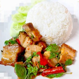 ข้าวราดกระเพราหมูกรอบ