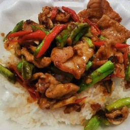 หมูผัดพริกเผาราดข้าวไข่ดาว หมู ไก่