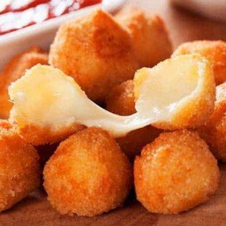 Set จับคู่ ชีสบอล 6 ลูก + เฟรนซ์ฟรายส์กรอบๆ ไซส์ L คุ้มๆ