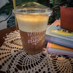 บีไฮนด์