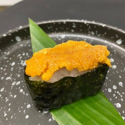 ซูชิหน้าอูนิ (Uni Sushi)