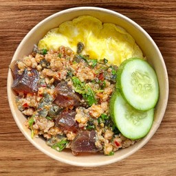 กะเพราไข่เยี่ยวม้าหมูสับ