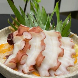 ปลาหมึกทาโกะ ซาซิมิ (Squid Tako Sashimi)