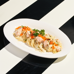 Spaghetti salmon vodka